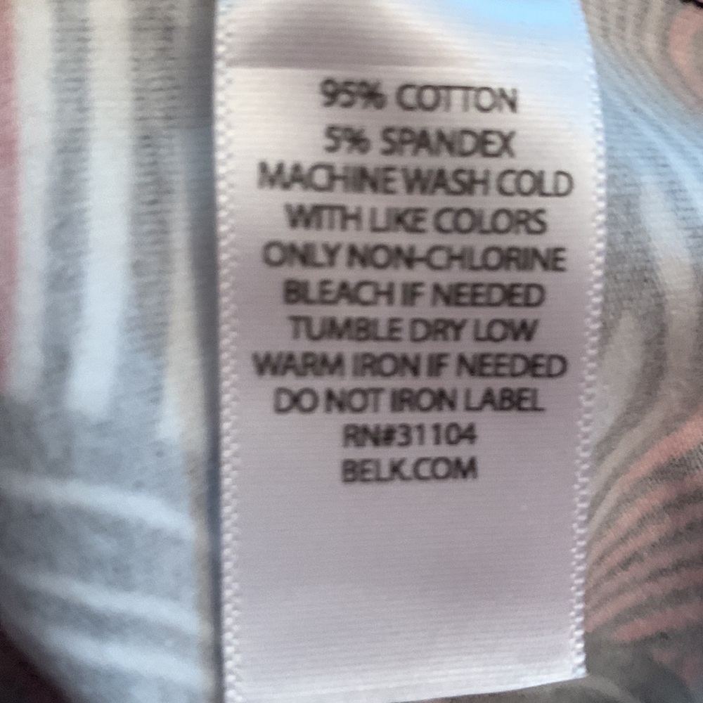 Kim Rogers NWT Geometric Multicolor Top (Coral Combo) - Picture 13 of 13